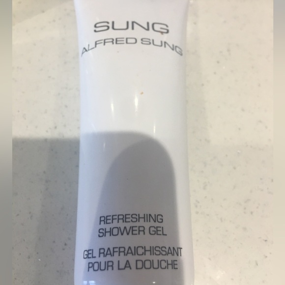 Two Alfred sung eau de toilette spray 100ml and shower gel 75ml - Picture 4 of 7